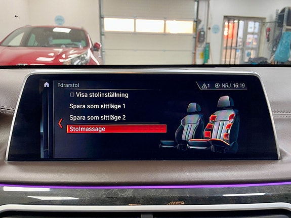 BMW 750Li 22 of 25