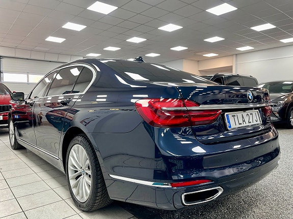 BMW 750Li 4 of 5