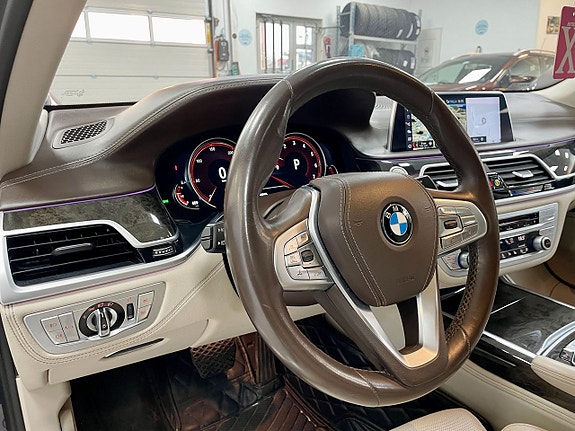 BMW 750Li 9 of 25