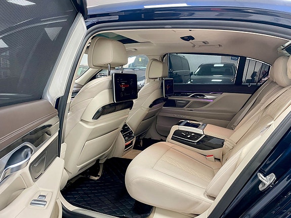 BMW 750Li 20 of 25