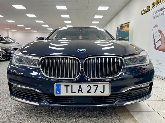 BMW 750Li 2 of 5