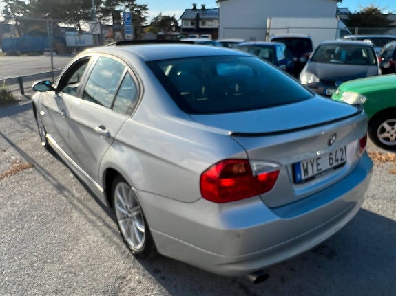 BMW 320 3 of 5