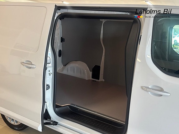 Peugeot e-Expert 8 of 15