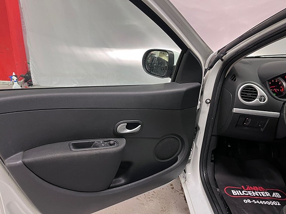 Renault Clio 16 of 20
