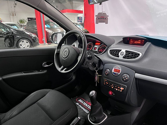 Renault Clio 18 of 20
