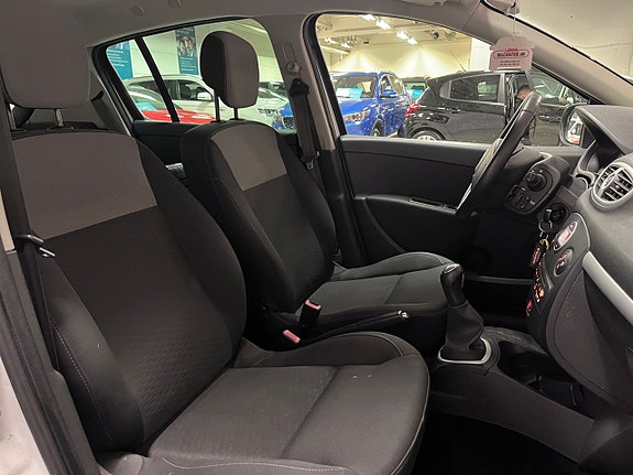 Renault Clio 17 of 20