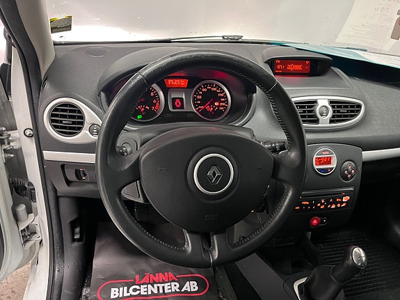 Renault Clio 15 of 20