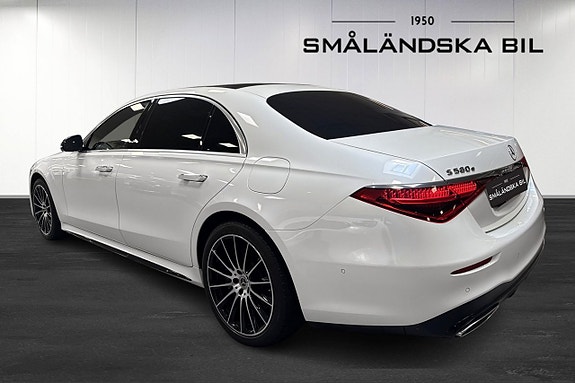 Mercedes-Benz S580 e 3 of 22