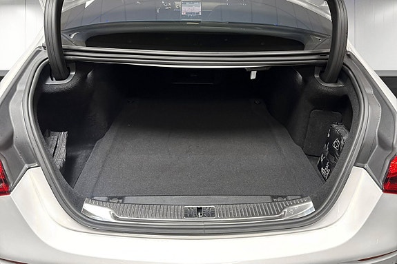 Mercedes-Benz S580 e 18 of 22