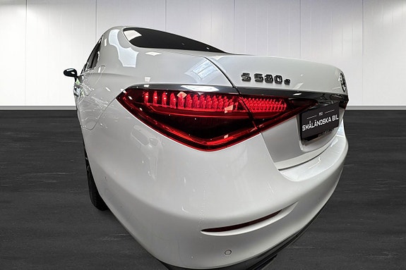 Mercedes-Benz S580 e 22 of 22