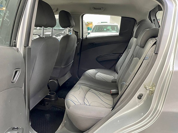 Chevrolet Spark 13 of 19