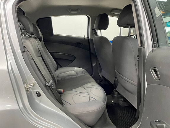 Chevrolet Spark 12 of 19