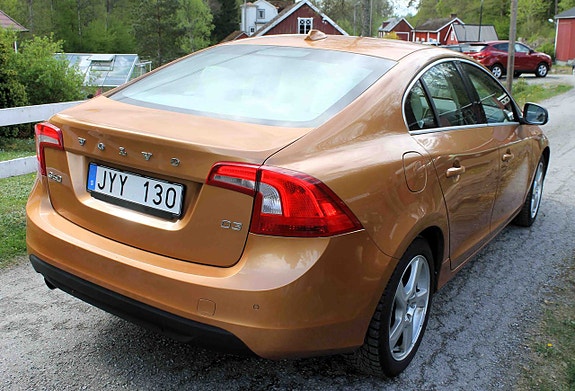 Volvo S60 2 of 4