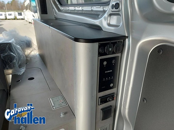 Ford Transit Custom 8 of 12