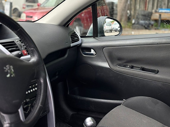 Peugeot 207 CC 11 of 25