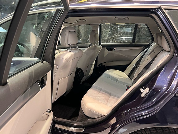 Mercedes-Benz C180 14 of 22