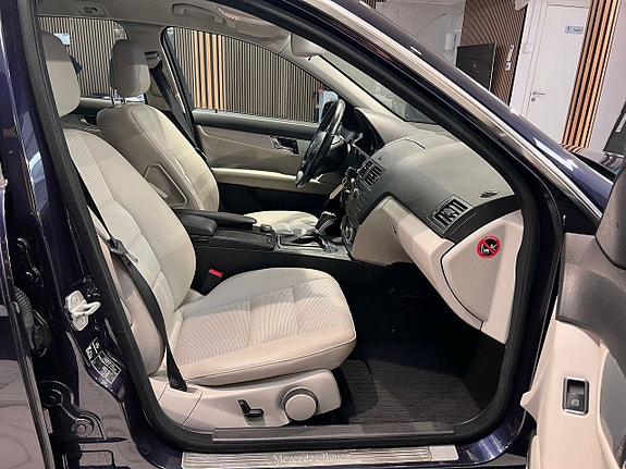 Mercedes-Benz C180 16 of 22