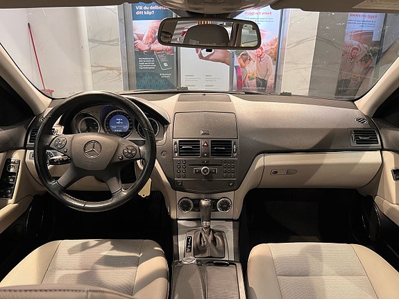 Mercedes-Benz C180 9 of 22