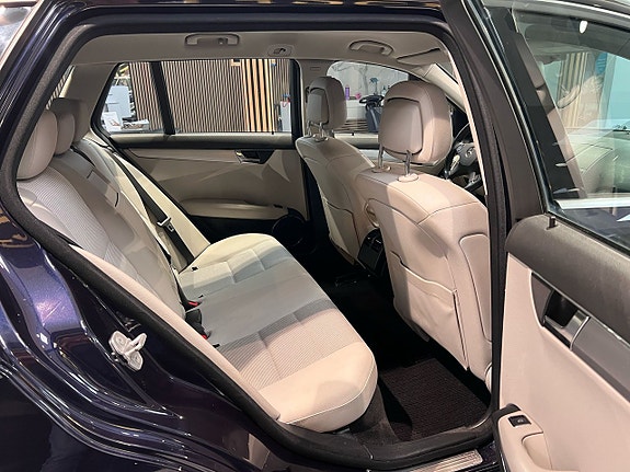 Mercedes-Benz C180 15 of 22