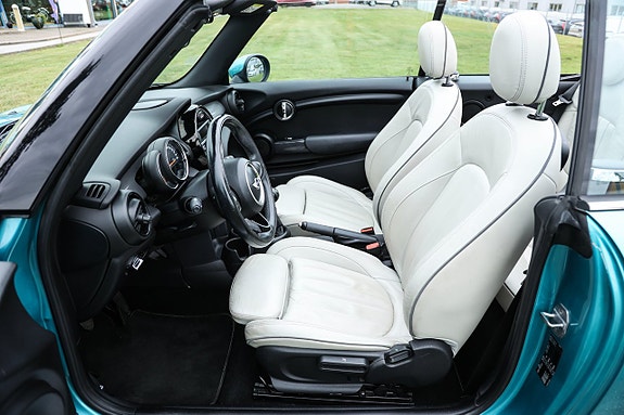 MINI Cooper 13 of 18