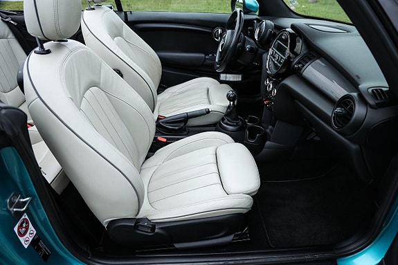 MINI Cooper 15 of 18