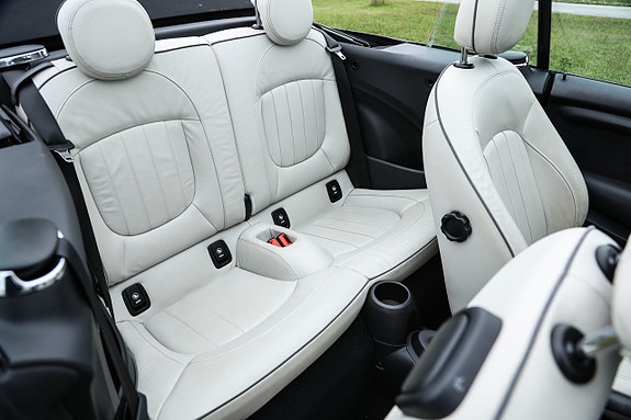 MINI Cooper 16 of 18