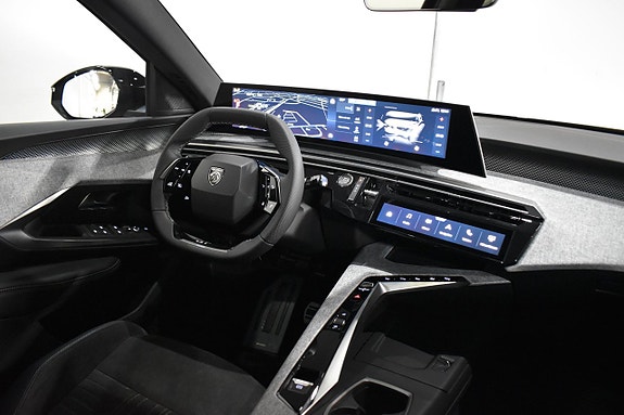 Peugeot e-3008 10 of 22