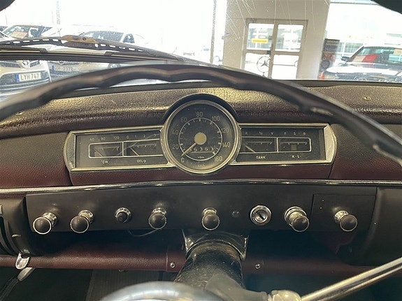 Mercedes-Benz W121 8 of 14