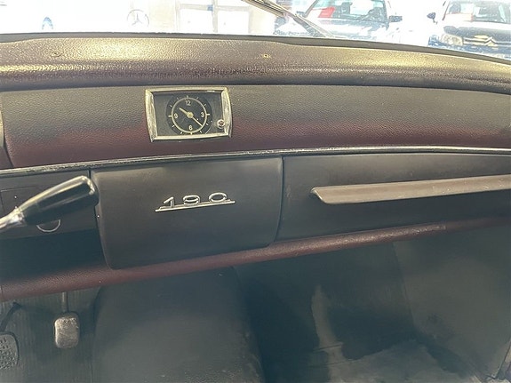 Mercedes-Benz W121 9 of 14