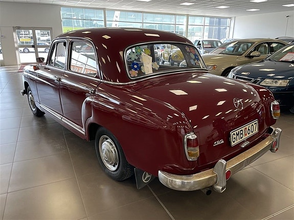 Mercedes-Benz W121 4 of 14