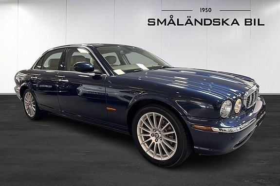 Jaguar XJ 3 of 15