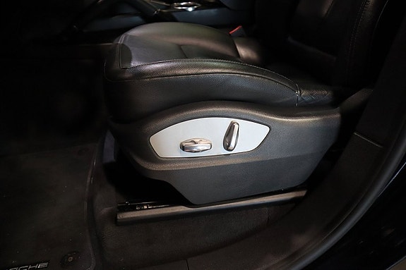 Porsche Cayenne S 16 of 29