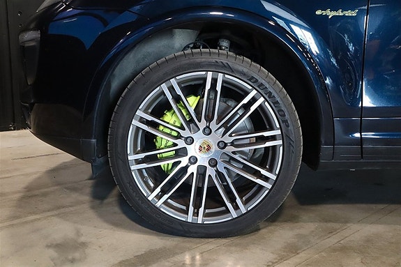 Porsche Cayenne S 24 of 29