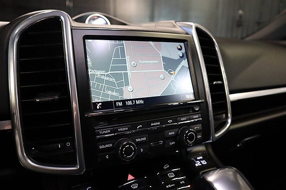 Porsche Cayenne S 11 of 29
