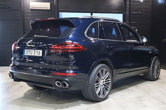 Porsche Cayenne S 5 of 5