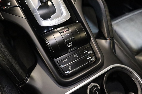 Porsche Cayenne S 9 of 29