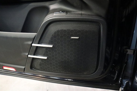 Porsche Cayenne S 18 of 29