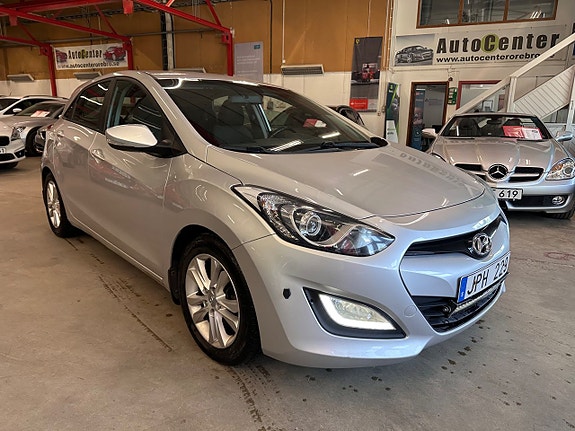 Hyundai i30 2 of 5