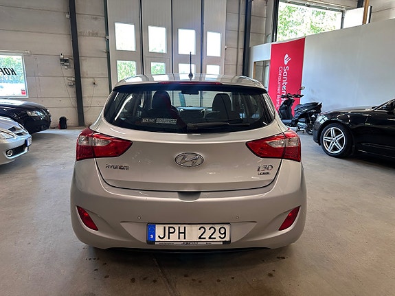 Hyundai i30 4 of 5