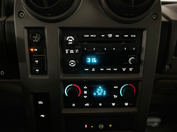 Hummer H2 15 of 21
