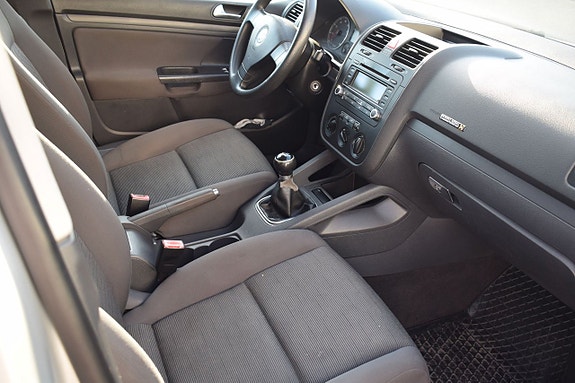 Volkswagen Golf V 9 of 10