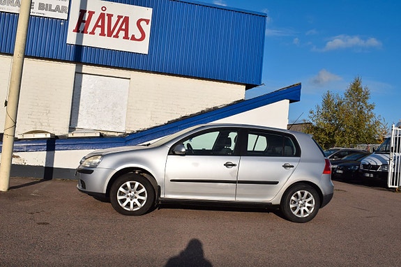 Volkswagen Golf V 2 of 10
