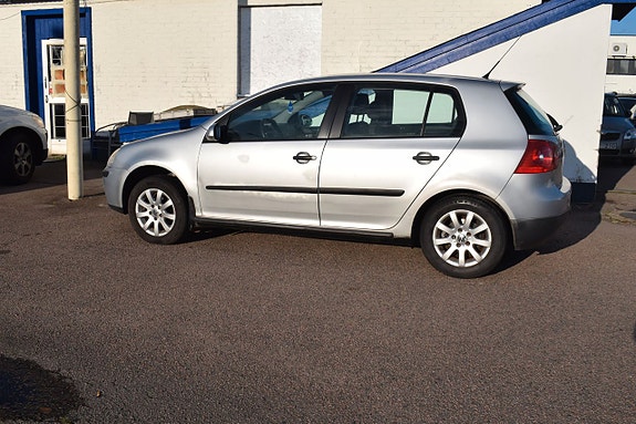 Volkswagen Golf V 5 of 10