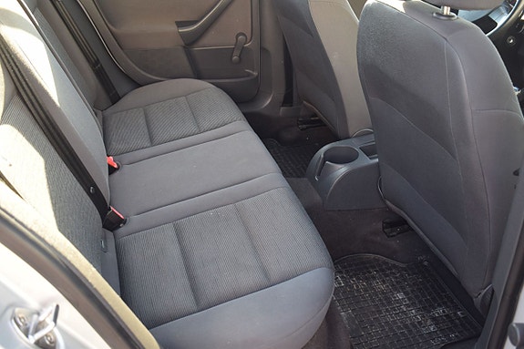 Volkswagen Golf V 8 of 10