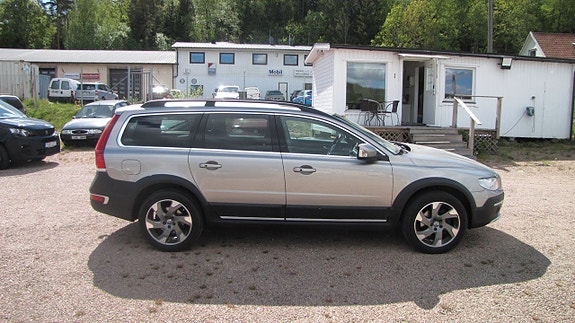Volvo XC70 2 of 5