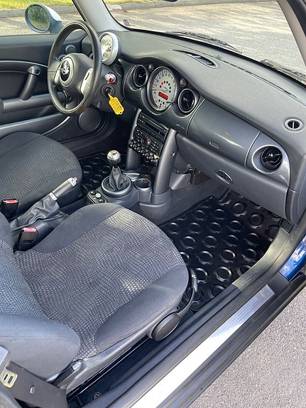 MINI Cooper 10 of 17