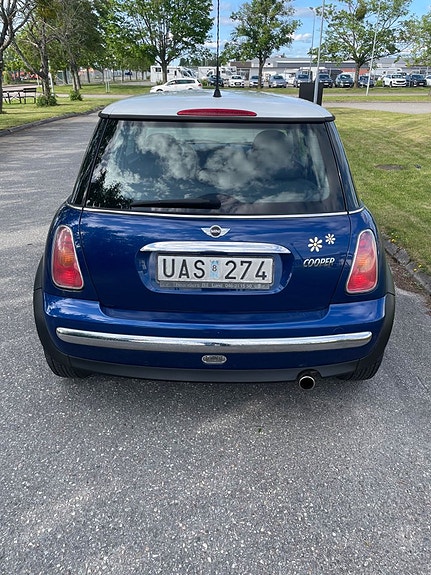 MINI Cooper 4 of 5