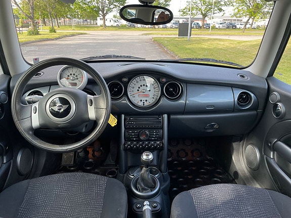 MINI Cooper 8 of 17