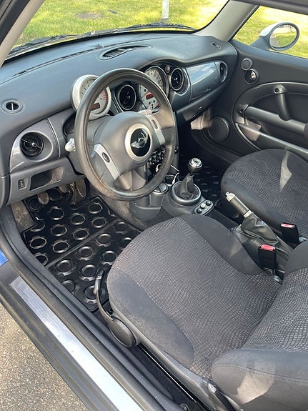 MINI Cooper 9 of 17