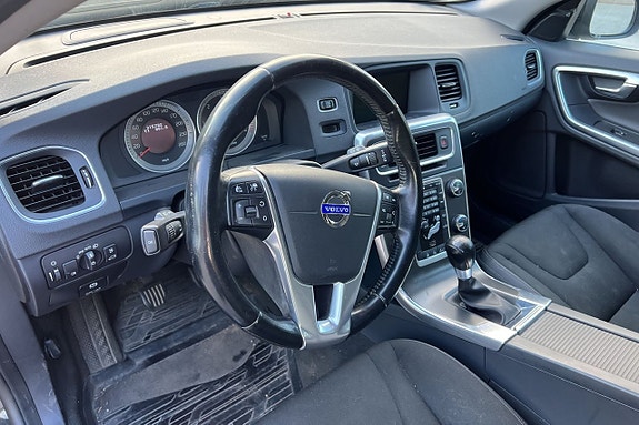 Volvo V60 8 of 19